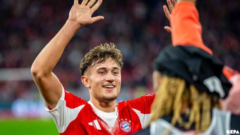 Exklusives FC Bayern München Trikot signiert von Tom Bischof