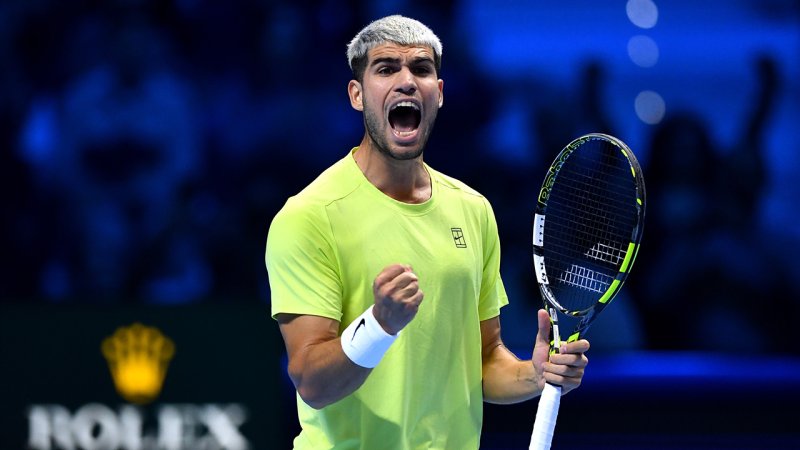 Alcaraz bleibt makellos - De Minaur profitiert