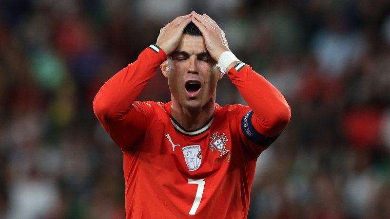 Bizarr: Cristiano Ronaldo kickt in KI-Video mit Donald Trump