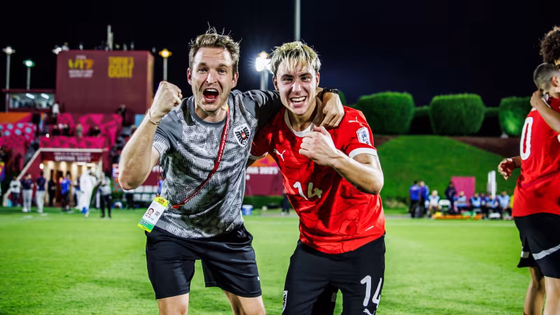 Party mit Klappstuhl! ÖFB-U17 lässt es in der Kabine krachen