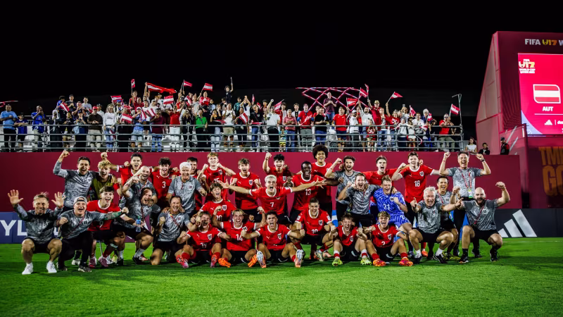 Party mit Klappstuhl! ÖFB-U17 lässt es in der Kabine krachen