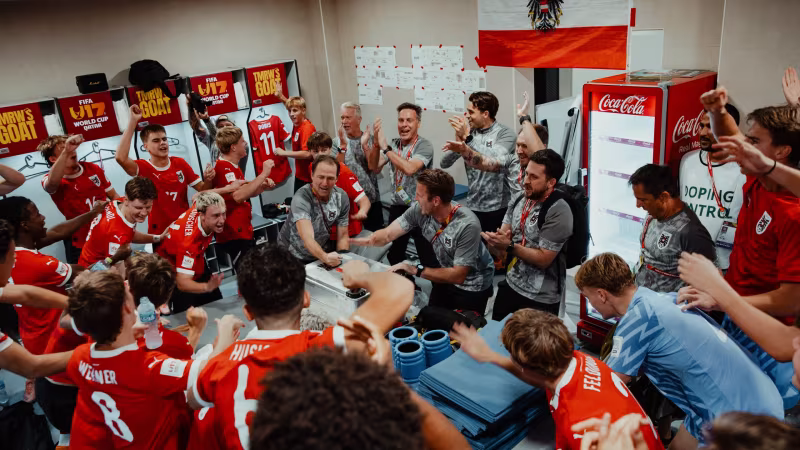 Party mit Klappstuhl! ÖFB-U17 lässt es in der Kabine krachen