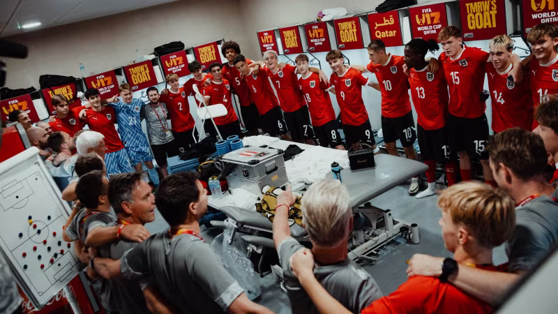 Party mit Klappstuhl! ÖFB-U17 lässt es in der Kabine krachen