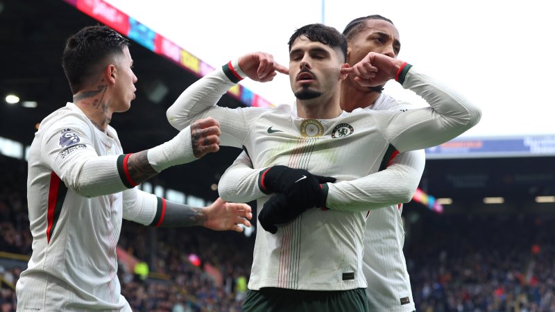 Chelsea springt dank Sieg über Burnley vorerst auf Platz zwei