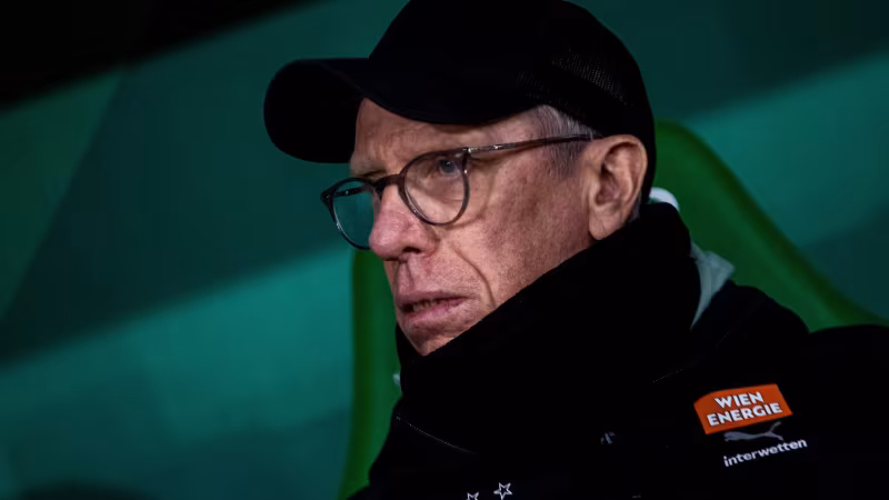 These: Der Sportdirektor vor dem Absprung, der Trainer angezählt: Wenn Rapid es nicht schafft, abseits des Platztes für Ruhe zu sorgen, kann es auf dem Platz auch nicht gelingen.