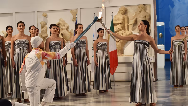 Tränen bei Zeremonie: Fackellauf für Mailand/Cortina gestartet