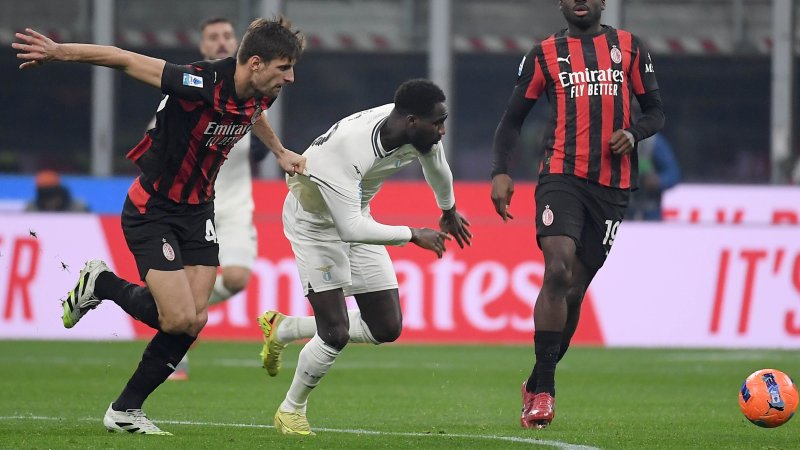 Sieg gegen Lazio: Milan vorübergehend Tabellenführer