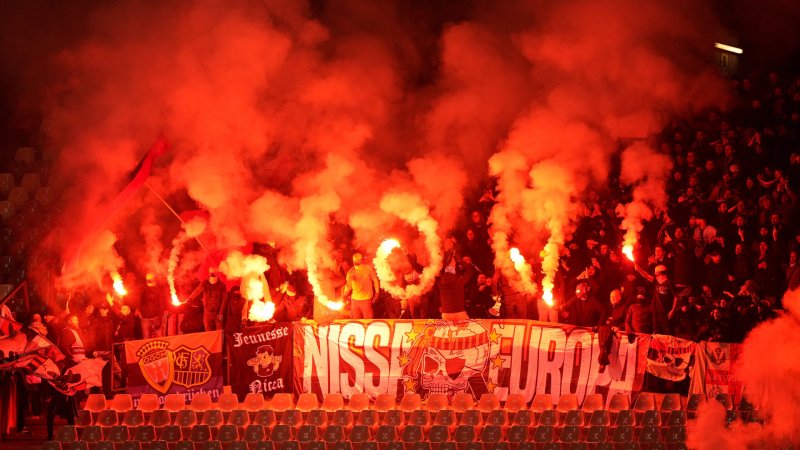 Fans von Ligue-1-Klub schlagen und bespucken eigene Spieler