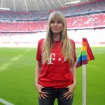 Mit Heidi Klum! Diese Stars moderieren die WM-Auslosung