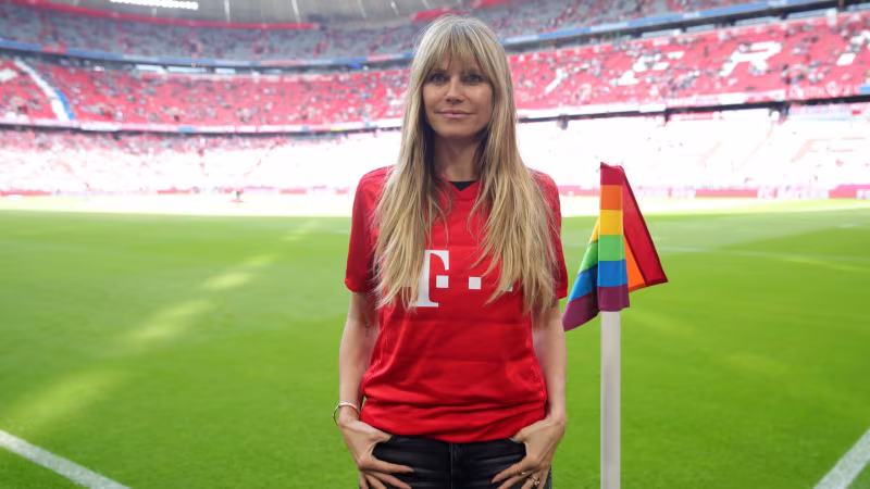 Mit Heidi Klum! Diese Stars moderieren die WM-Auslosung