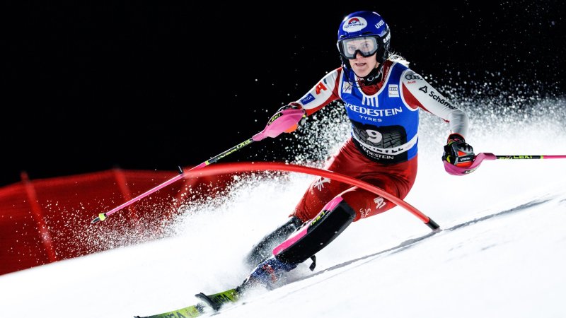 Truppe rauscht in Courchevel hauchzart am Podest vorbei