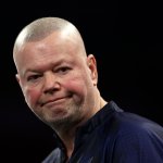 Historisches Spiel! Darts-Weltmeister unterliegt chancenlos