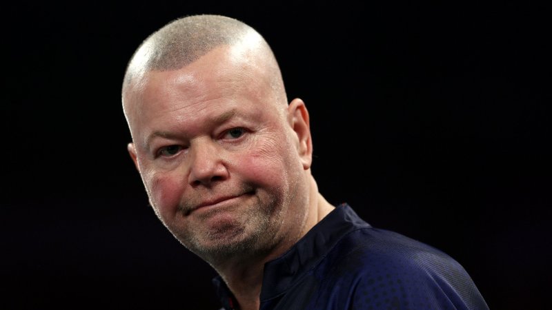 Historisches Spiel! Darts-Weltmeister unterliegt chancenlos