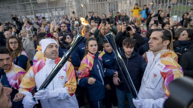 "Unglaubliche Beleidigung": Kontroverse um Olympia-Fackelträger