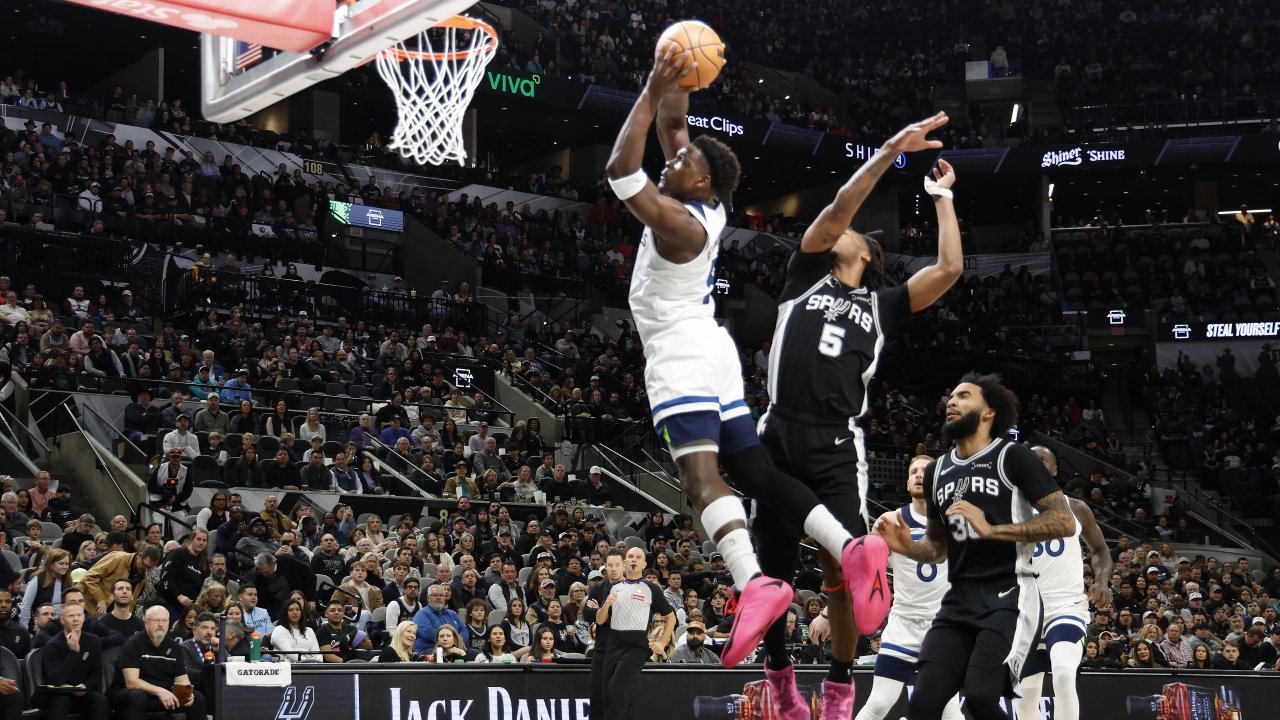 Bild für 55 Punkte von Edwards für Minnesota zu wenig für Sieg