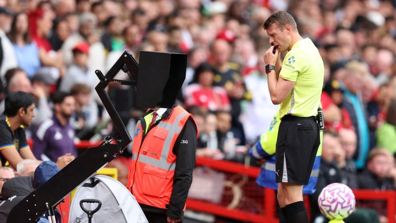Neue Regeln! Mehr Macht für den VAR – Überprüfung auch bei Ecken