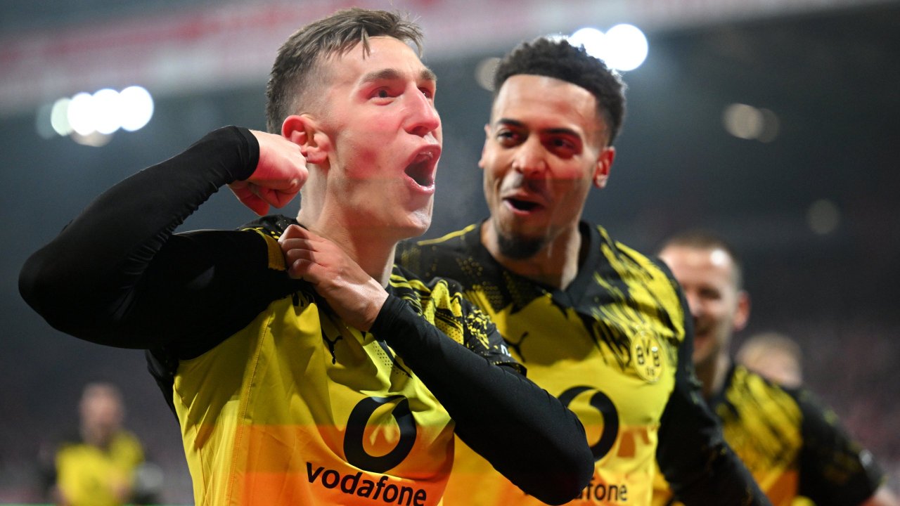 Bild für Dortmund kann Bayern-Patzer mit Sieg in Berlin nützen