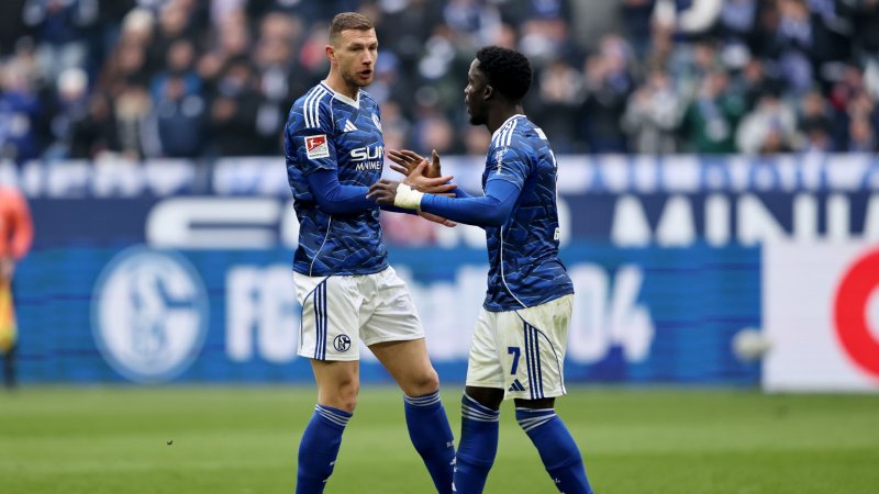 Dzeko trifft bei Debüt! Schalke holt Last-Minute-Remis