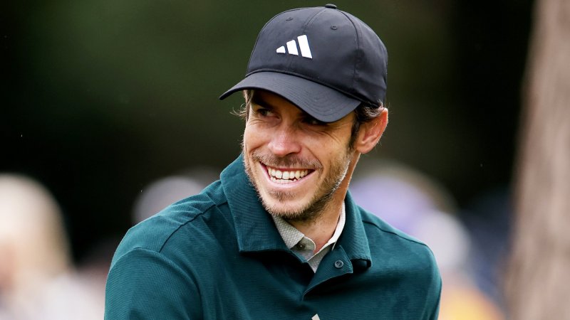 24 Kult-Kicker liefern sich in Bangkok Duell mit Golfschlägern