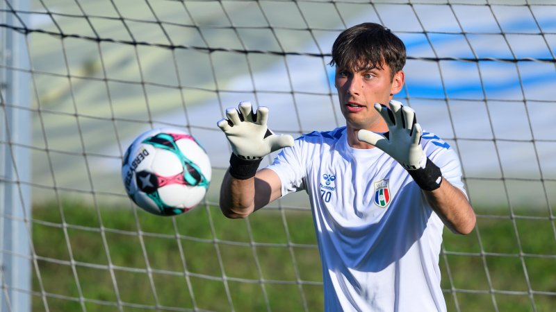 Ried verstärkt Torhüter-Team mit Zwei-Meter-Mann