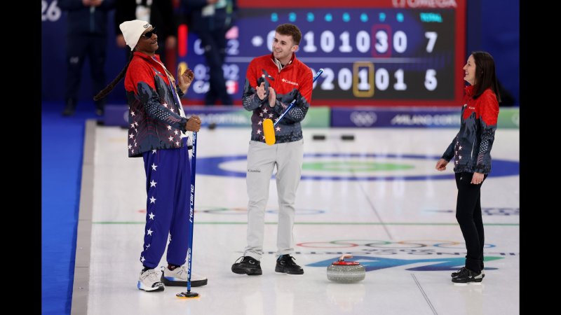 Snoop Dogg am Eis! Rapper versucht sich im Curling