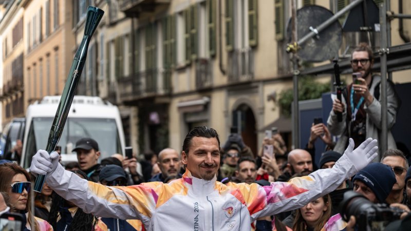 Zlatan trägt das Feuer! Bilder vom Olympischen Fackellauf