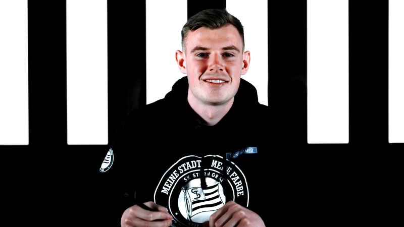 Kommt aus England: Sturm präsentiert neuen Stürmer