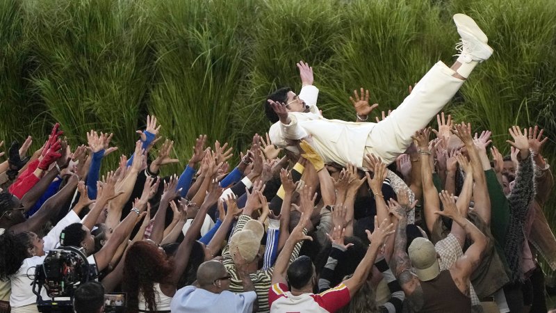 Die besten Bilder Bad Bunnys Super-Bowl-Halftime-Show