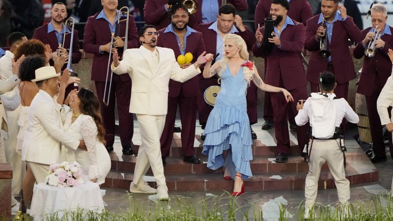 Die besten Bilder Bad Bunnys Super-Bowl-Halftime-Show