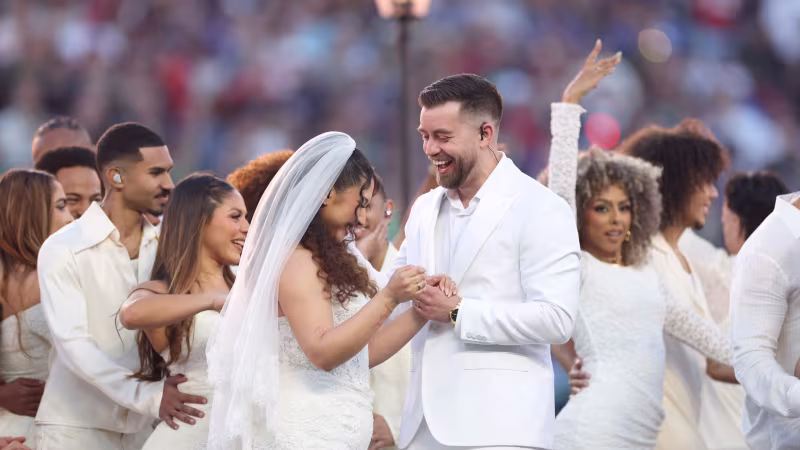 Die besten Bilder Bad Bunnys Super-Bowl-Halftime-Show