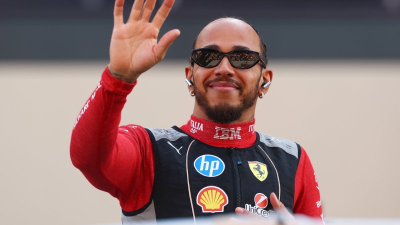 Neue Flamme? Hamilton busselt bei Super Bowl Reality-TV-Star