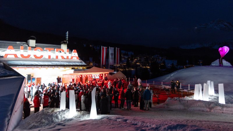 Austria House: Unten Ghedinas Kühe, oben Medaillen-Party