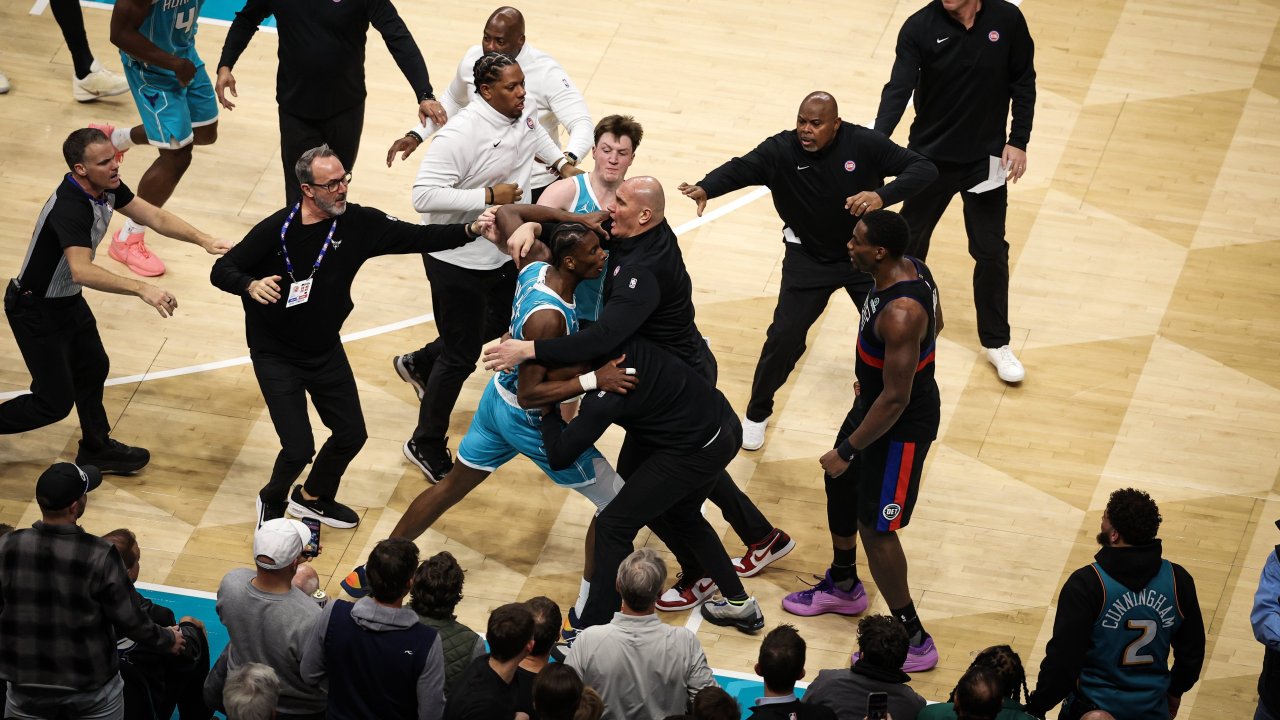 Bild für Rudelbildung, fünf Ausschlüsse: Wilde Szenen bei Pistons-Spiel