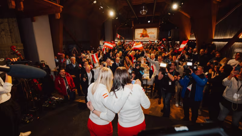 GOLD! Die Jubelbilder der Team-Kombi