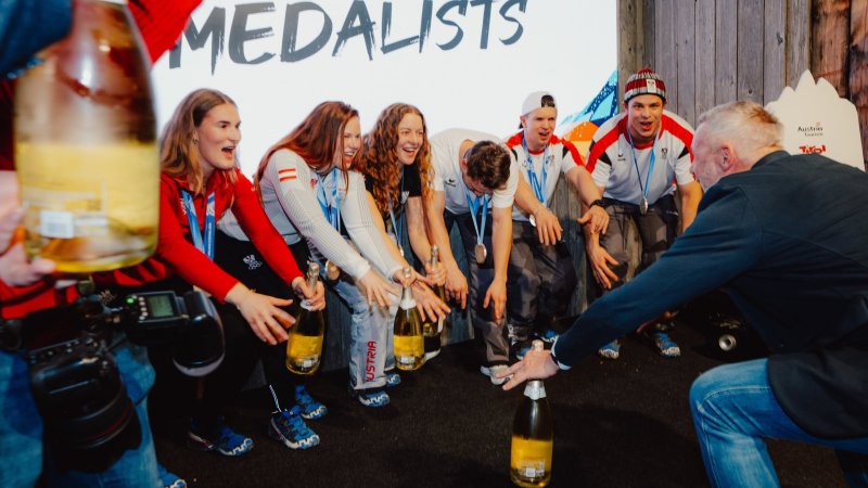 Bilder! Medaillen-Rodler feiern im Österreich-Haus