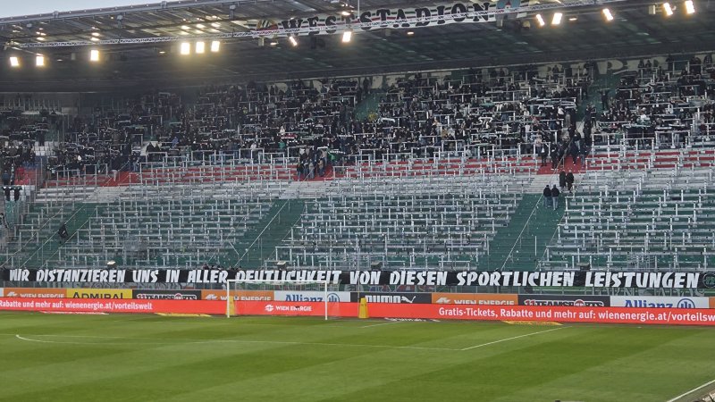 "Distanzieren uns von diesen Leistungen" - SCR-Fans mit Botschaft
