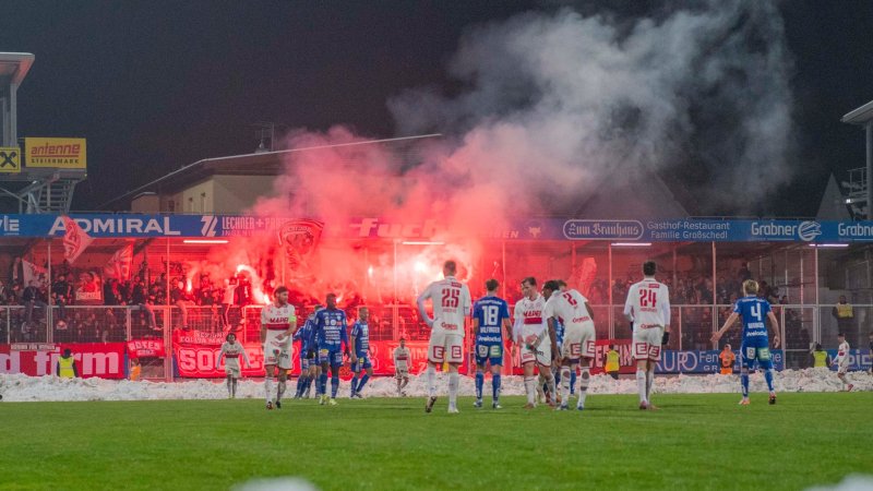 GAK von eigenen Fans mit Schneebällen beworfen