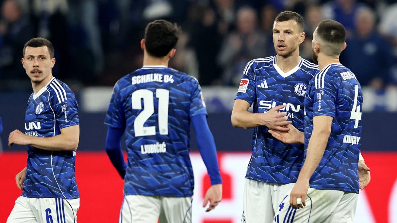 Immer wieder Dzeko! Schalke bleibt auf Aufstiegskurs