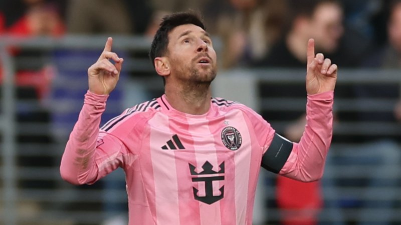 Lionel Messi kratzt am 900er!