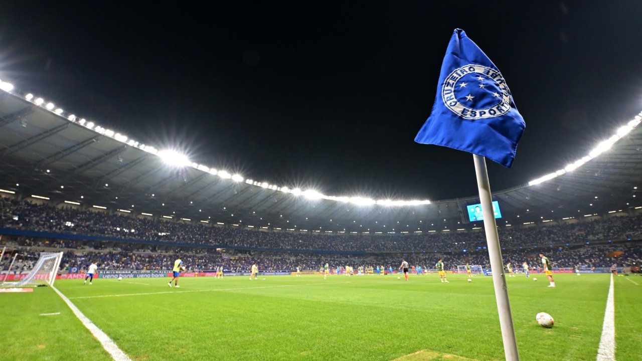 Brazilian Derby Erupts in Mass Brawl: 23 Red Cards & Hulk’s Apology