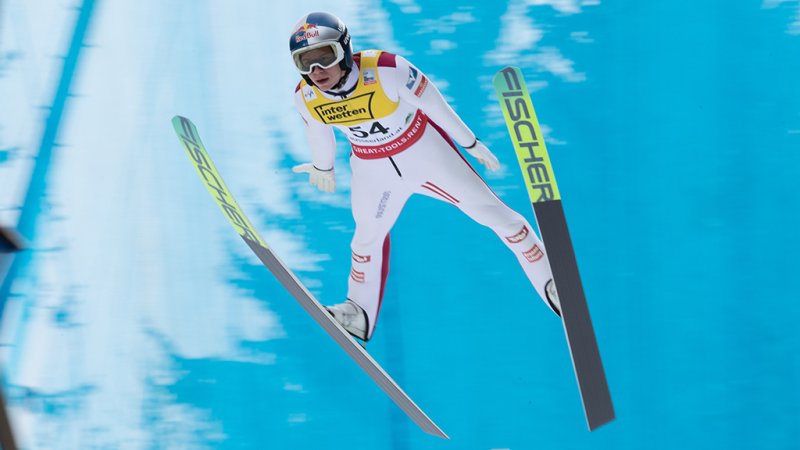 ÖSV-Adler bei Windlotterie am Holmenkollen im geschlagenen Feld