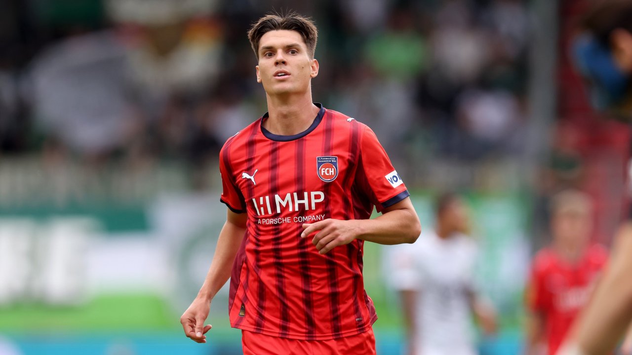 Frank Schmidt Extends Contract: Heidenheim Coach Stays Amidst Leverkusen Clash & Relegation Battle