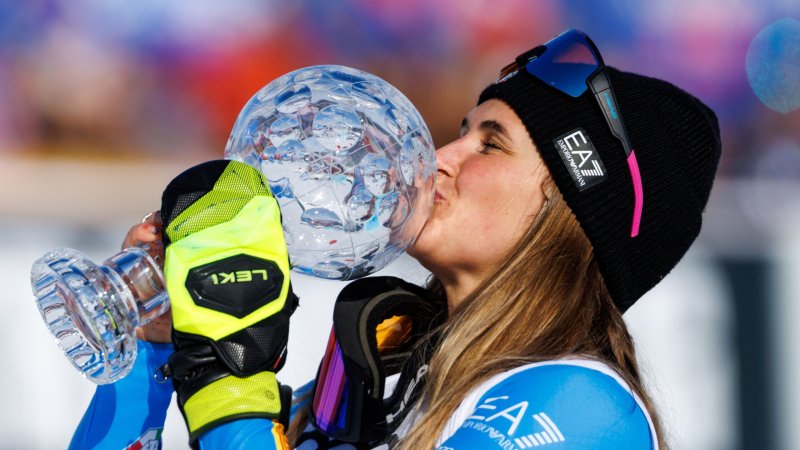 Abfahrts-Kugel an Pirovano - Rädler schrammt am Podest vorbei
