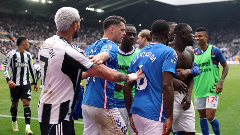 Unterbrechung nach Zuschauer-Ruf! Sunderland gewinnt Derby