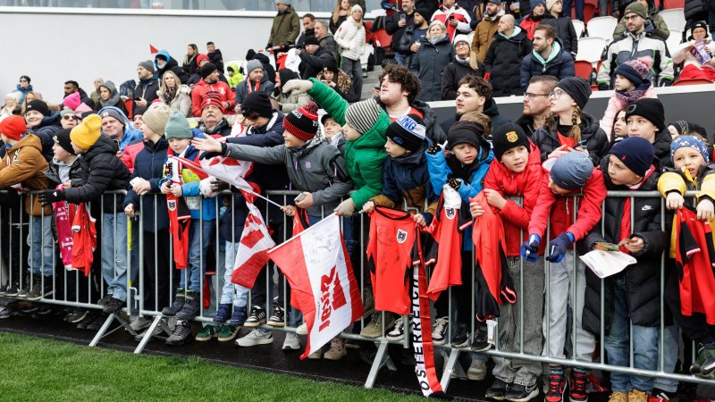 1.000 Fans pilgern zum Nationalteam-Training nach Sieg über Ghana
