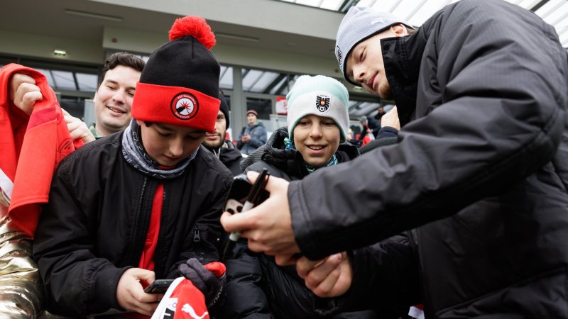 Bilder: Tausend Fans stürmen zu ÖFB-Training