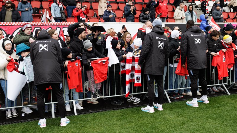 Bilder: Tausend Fans stürmen zu ÖFB-Training