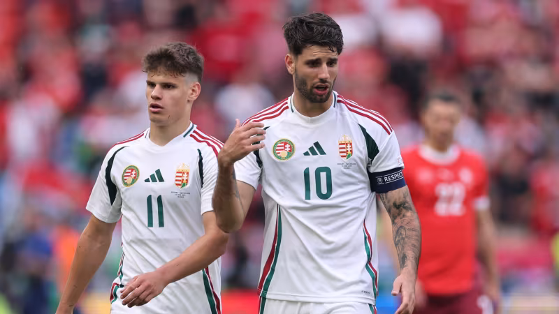 Dominik Szoboszlai und Milos Kerkez (Ungarn)