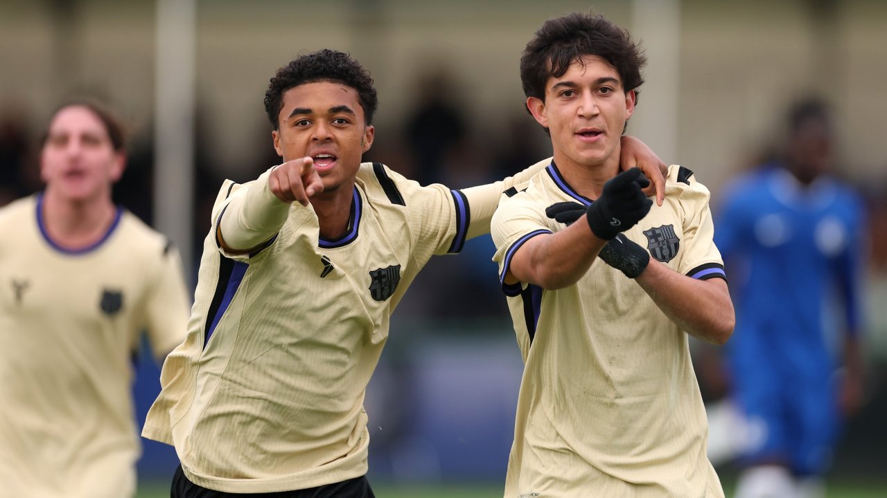 Shane Kluivert Signs New Barcelona Deal: Family Legacy Continues