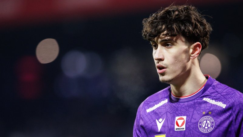 Zwei Austrianer stehen vor ihren Comebacks